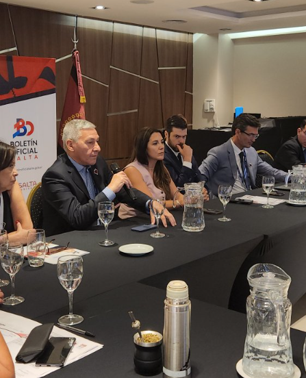 Alberto Sette exponiendo en auditorio de FOBORA 25