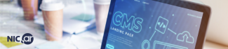 Notebook sobre escritorio y en la pantalla se muestra un CMS Notebook sobre escritorio y en la pantalla se muestra un CMS